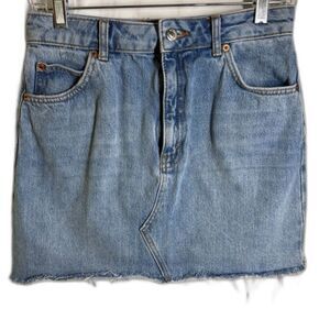 Topshop Light-Wash Denim Mini Skirt Women’s US 6 Raw Frayed Hem